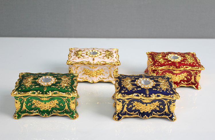 Swarovski Taşlı Kutu Model 1